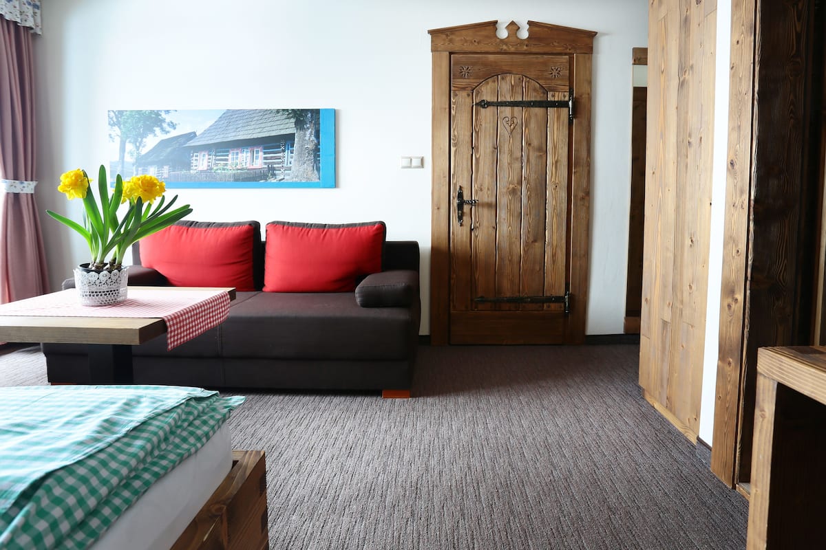 Family Room, Connecting Rooms