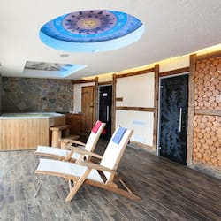 Sauna, hot tub, steam room, body treatments, aromatherapy