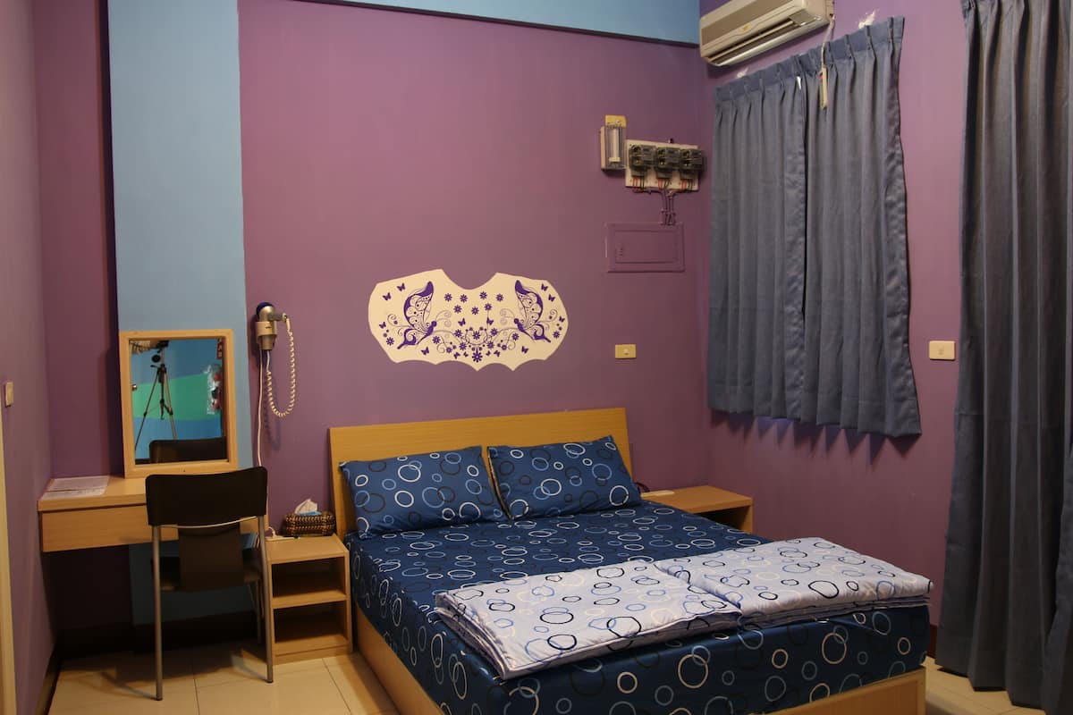 Economy Double Room | Premium bedding, in-room safe, desk, soundproofing
