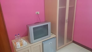 Premium bedding, in-room safe, desk, soundproofing - The Beauty of Basalt B&B (Magong)