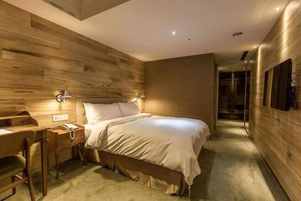 Premium bedding, down duvets, pillow-top beds, in-room safe