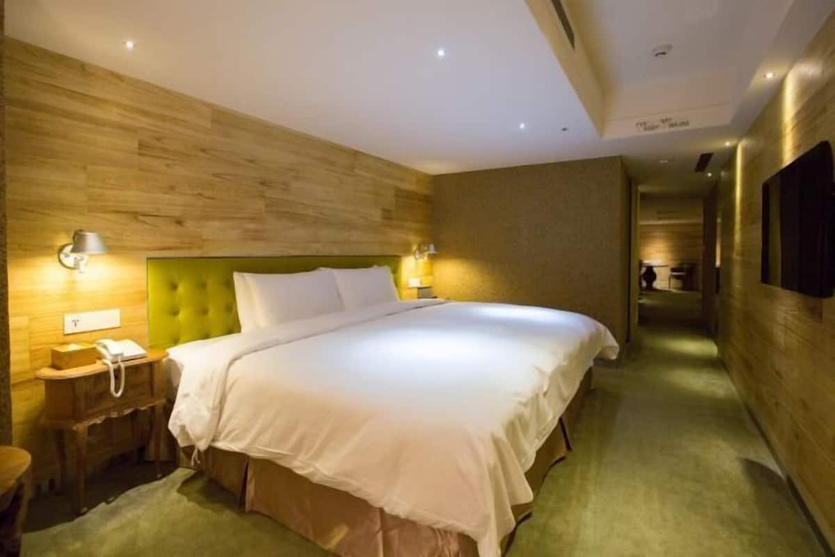 Premium bedding, down duvets, pillow-top beds, in-room safe