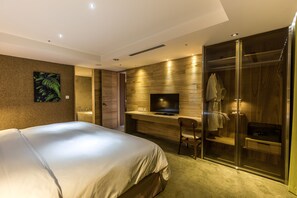 Premium bedding, down duvets, pillow-top beds, in-room safe - Inhouse Hotel Taichung (Taichung)