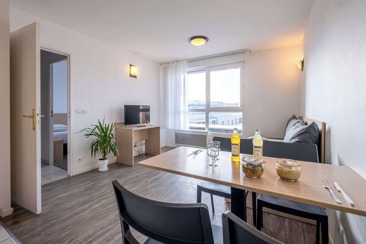 Appartement 1 chambre 4 personnes | Skrivbord, ljudisolering och sängkläder