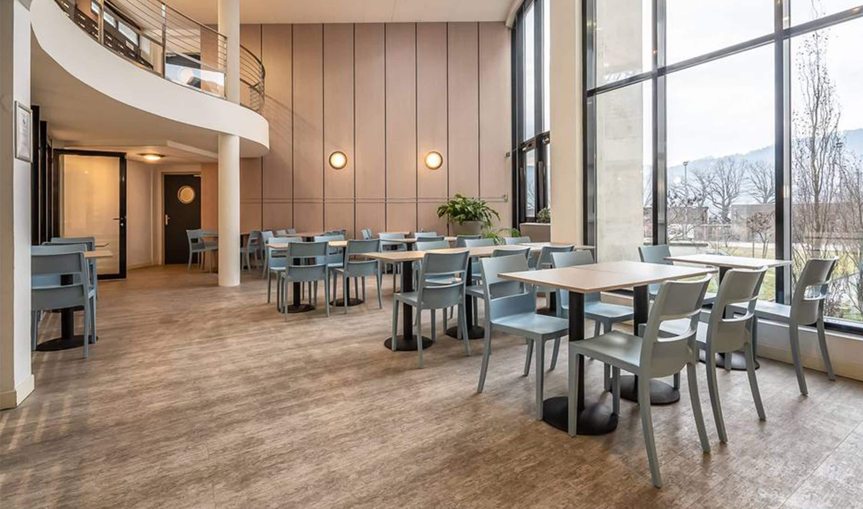 Desayuno buffet (EUR 12.90 por persona) 