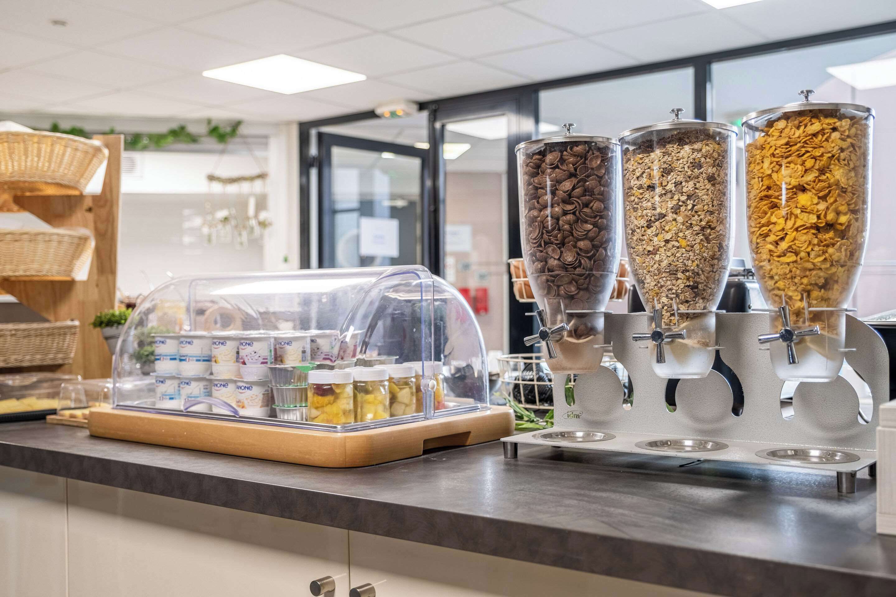 Café da manhã com buffet todos os dias mediante uma taxa