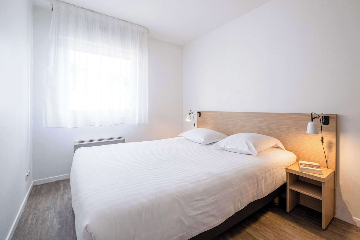 Appartement 2 chambres 6 personnes | Escritorio, sistema de insonorización, ropa de cama