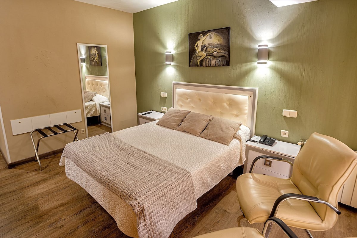 Decoración personalizada, escritorio y cortinas blackout