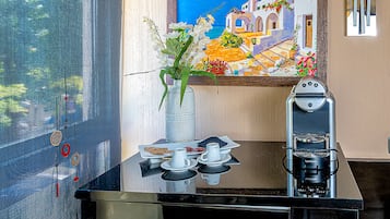 Premium Double Room | Living area | Flat-screen TV