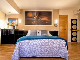 Premium Double Room | Individually decorated, desk, blackout drapes, iron/ironing board