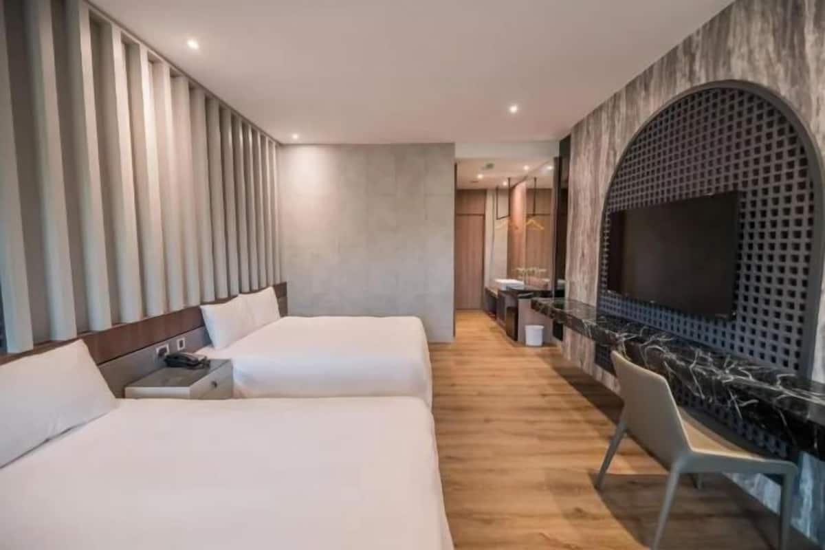 1 bedroom, premium bedding, desk, blackout drapes