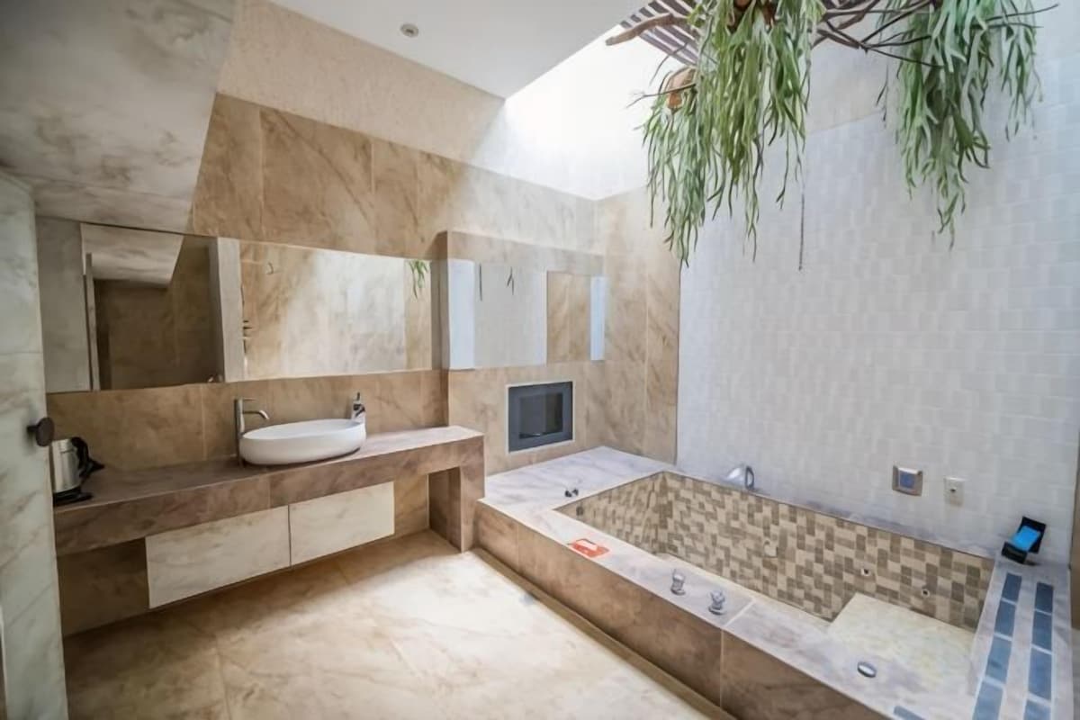 Bathroom | Free toiletries, hair dryer, slippers, towels