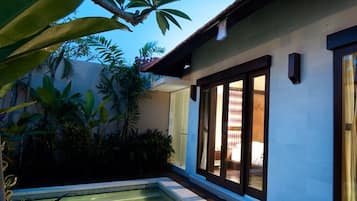 Villa, 2 chambres, piscine privée, vue piscine (Jepun) | Minibar, coffres-forts dans les chambres, bureau