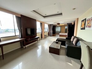 Premier kamer | Een bureau, een laptopwerkplek, verduisterende gordijnen, gratis wifi