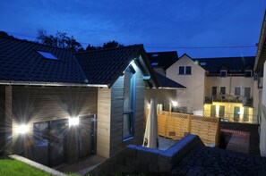 Sauna, tratamientos corporales, masajes con piedras calientes 