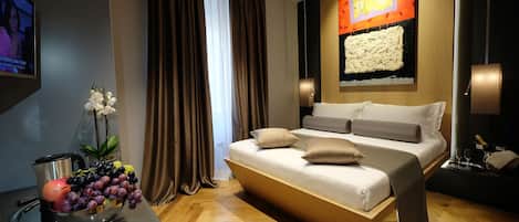 Standard Double Room, 1 Double Bed, Private Bathroom, Courtyard View | Minibar, in-room safe, desk, soundproofing