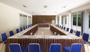 Meeting facility - Lunara Home Living by Daphna Management (Yogyakarta)