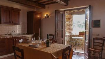 Appartement, 2 chambres | Restauration dans la chambre