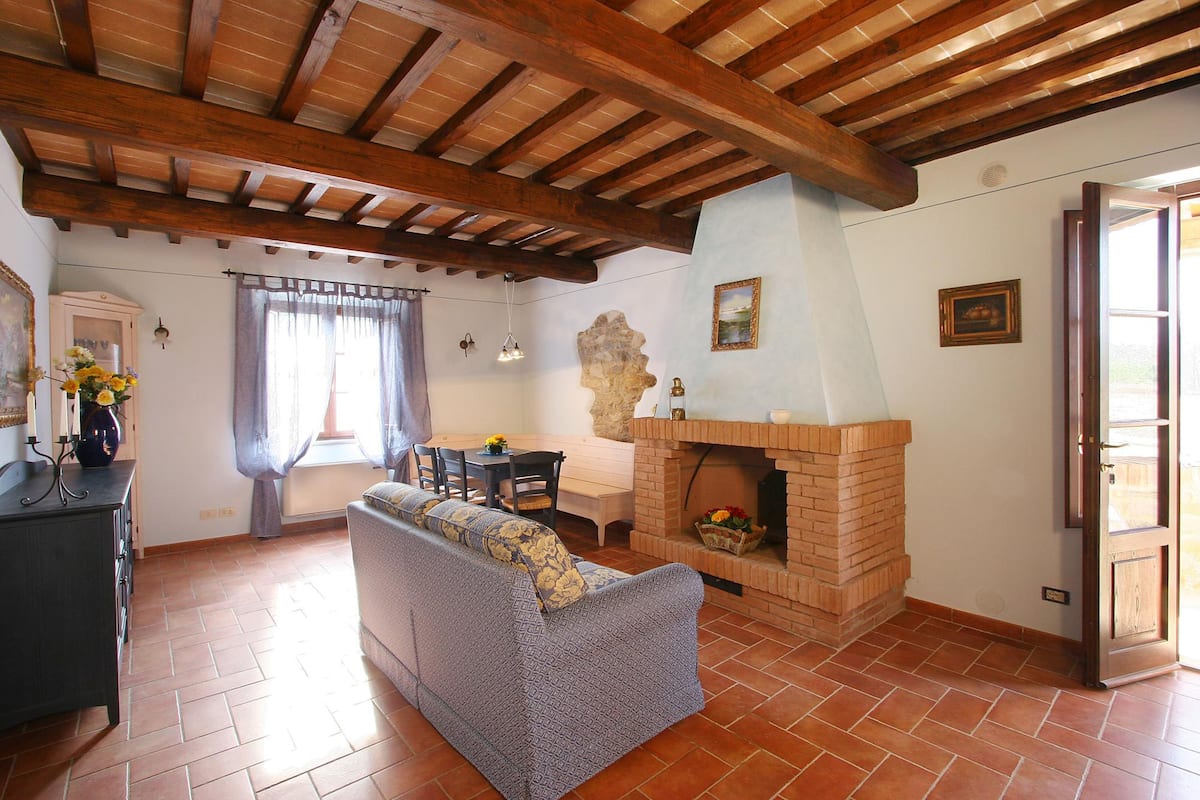 Apartment, 2 Bedrooms | Living area