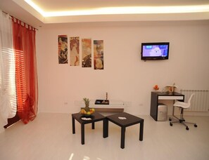 Family Quadruple Room | Living area | Flat-screen TV - Magic Rainbow (Segni)