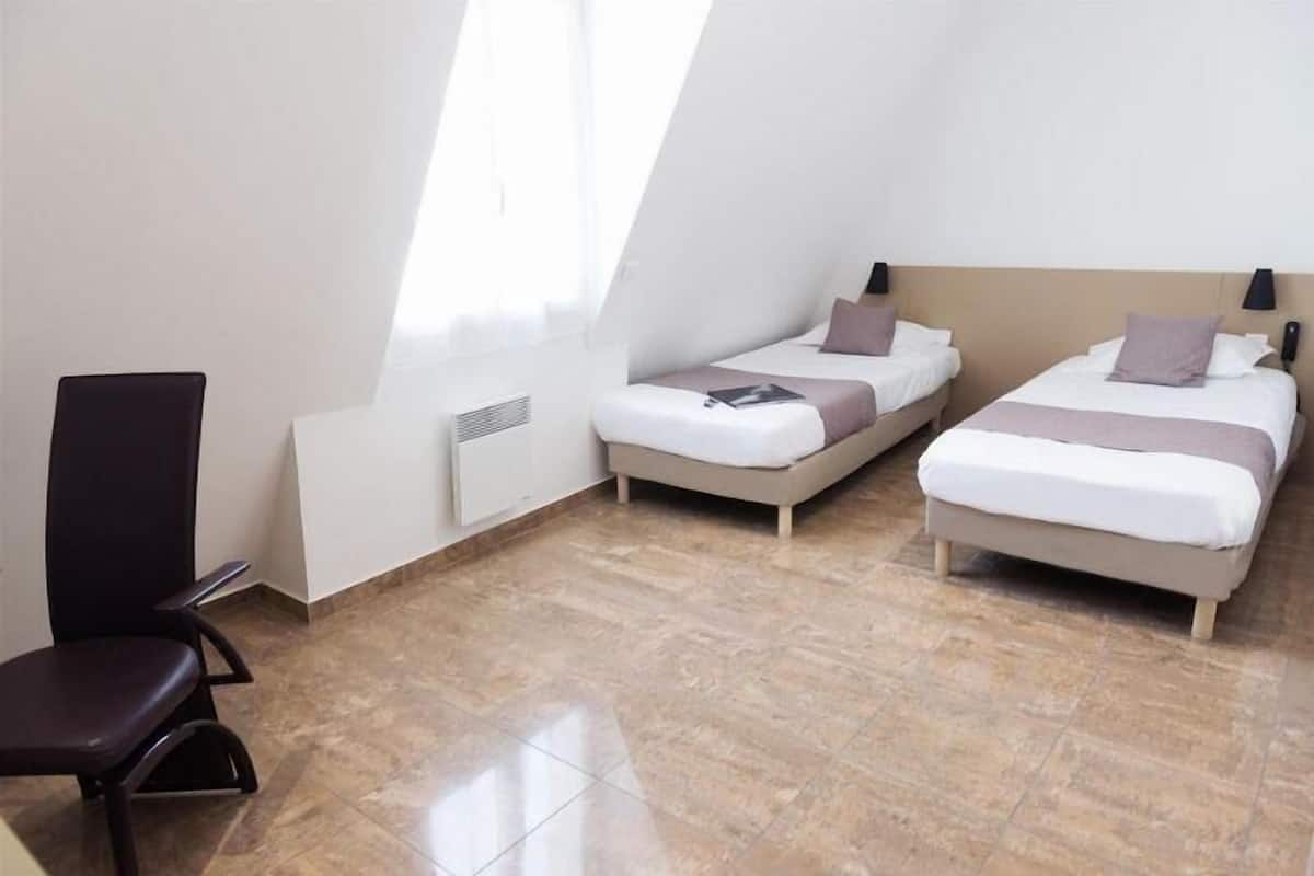Classic-Zweibettzimmer | Schreibtisch, schallisolierte Zimmer, Bügeleisen/Bügelbrett