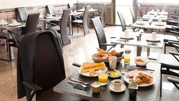 Daily cooked-to-order breakfast (EUR 12 per person)