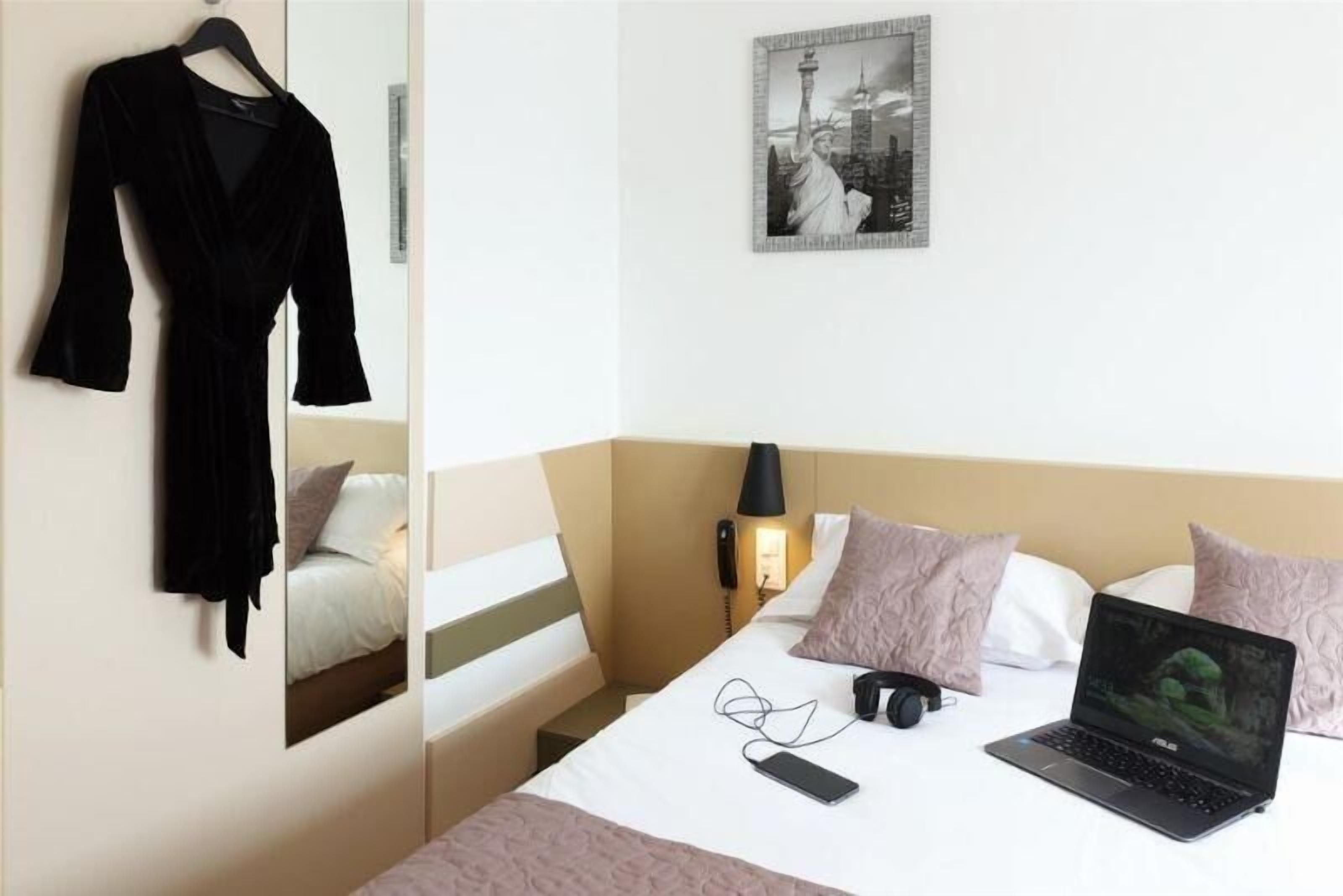 classic double room, 1 double bed | desk, soundproofing, iron/ironing board, free wifi