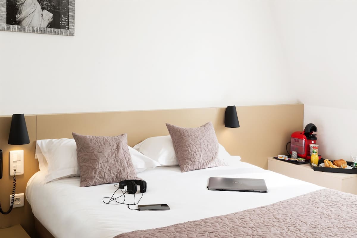 Classic-Doppelzimmer, 1 Doppelbett | Schreibtisch, schallisolierte Zimmer, Bügeleisen/Bügelbrett