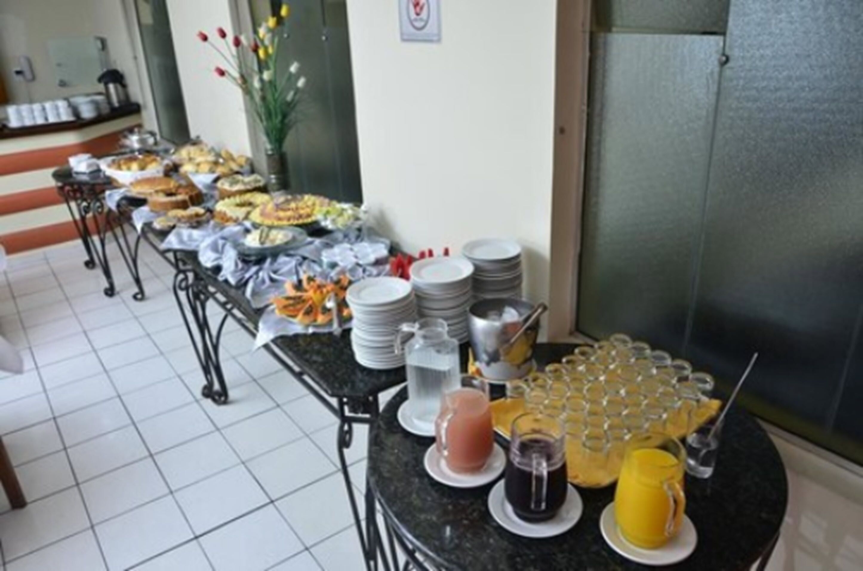 Free daily self-serve breakfast