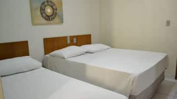 Habitación con 1 cama doble o 2 individuales | Minibar, wifi gratis, ropa de cama