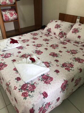 迷你吧、免費無線上網、床單