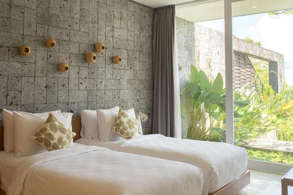 고급 침구, 미니바, 객실 내 금고, 책상