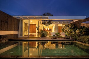 Two Bedroom Garden Villa | Opholdsområde | LCD-tv