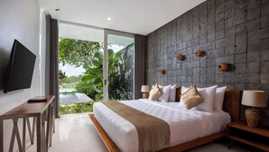 Two Bedroom Deluxe Panoramic View Villa | 高級寢具、迷你吧、房內夾萬、書桌