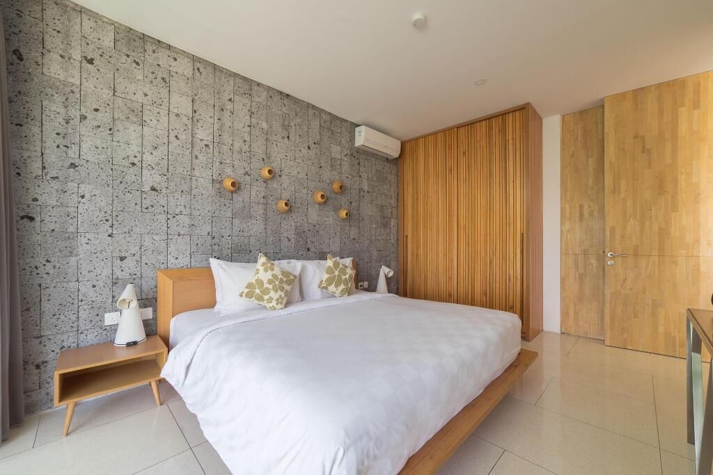 고급 침구, 미니바, 객실 내 금고, 책상