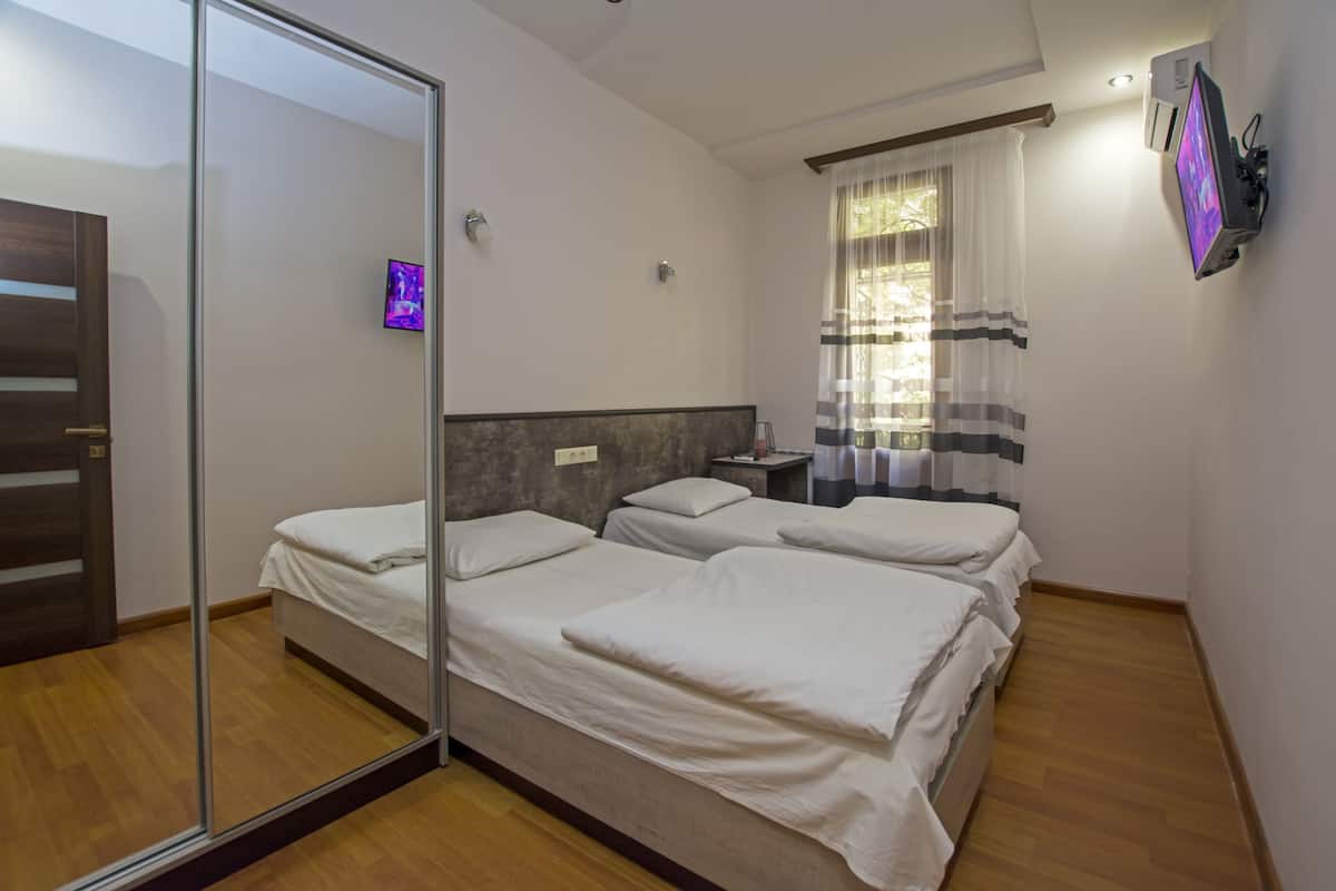 1 bedroom, minibar, in-room safe, blackout curtains