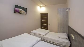 Basic Double or Twin Room, 2 Katil Bujang (Single), Shared Bathroom | 1 bilik tidur, bar mini, peti besi dalam bilik