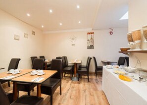 Free daily continental breakfast  - Golders Green Hotel (London)