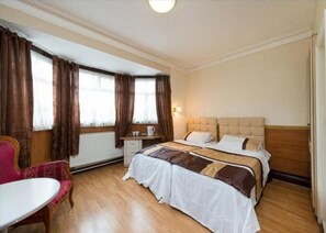 Soundproofing, iron/ironing board, free WiFi, bed sheets - Golders Green Hotel (London)