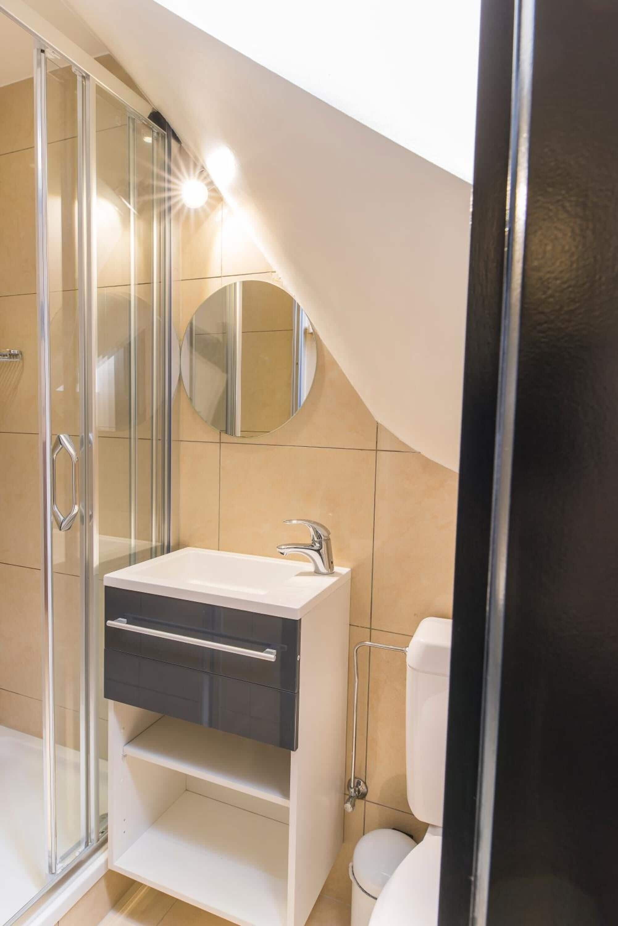 twin room | bathroom | shower, hair dryer, towels, soap