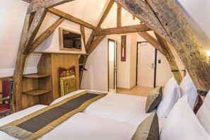 Romantic Twin Room | Desk, iron/ironing board, free cribs/infant beds, free WiFi - Hotel Agora Bruxelles Grand Place (Brussels)