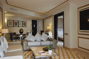 Minibar, in-room safe, blackout curtains, free WiFi