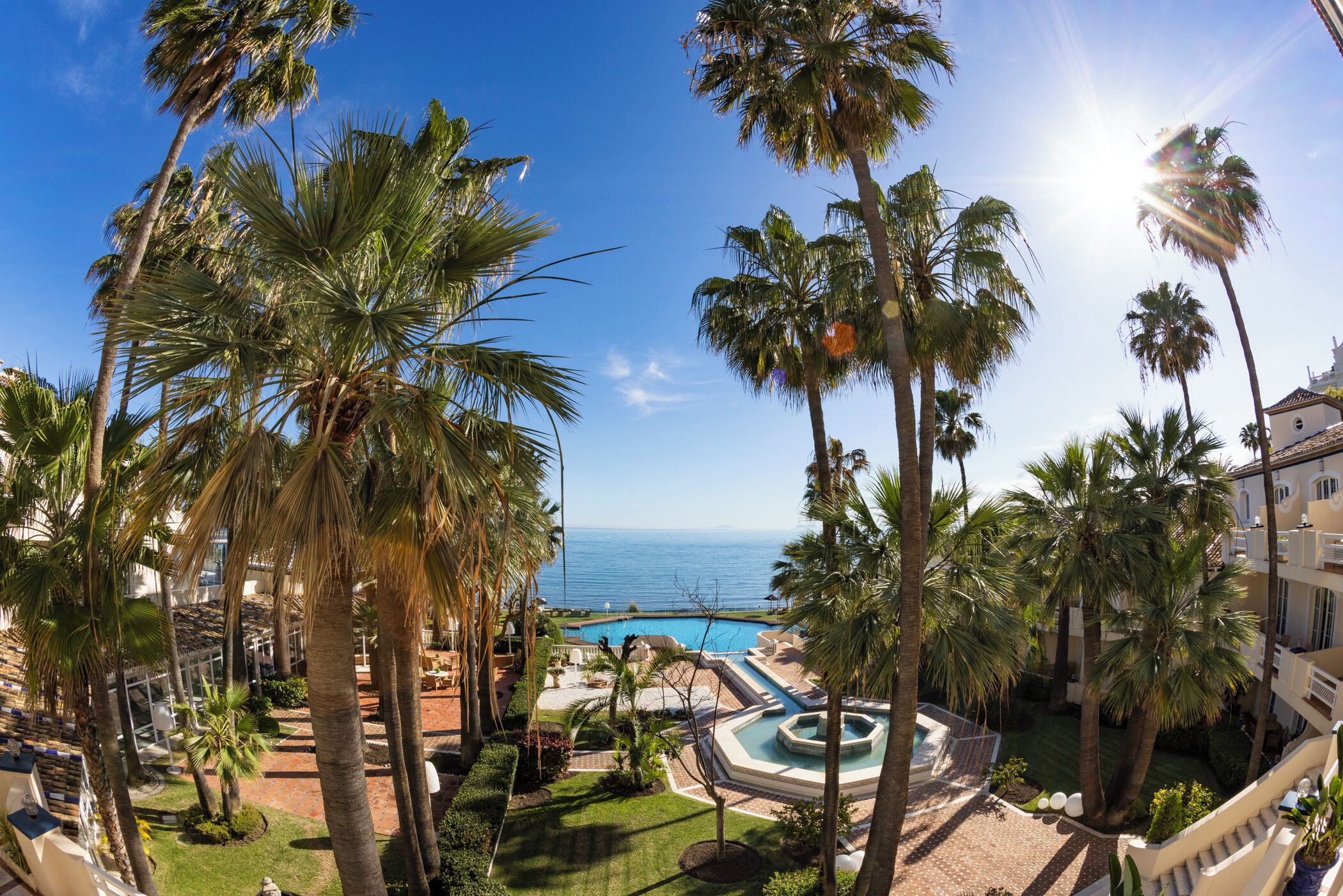 มินิบาร์, ตู้นิรภัยในห้องพัก, ผ้าม่านกันแสง, Wi-Fi ฟรี