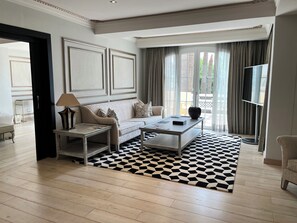 Minibar, in-room safe, blackout curtains, free WiFi