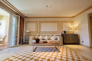 Frigobar, cofres nos quartos, cortinas blackout, Wi-Fi de cortesia