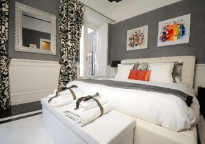 Junior Suite, City View | Premium bedding, minibar, in-room safe, desk