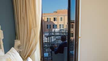 Suite Junior, balcon, vue ville | Vue de la chambre