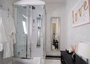 Junior Suite, City View | Bathroom - Royal Suite Trinità dei Monti (Rome)