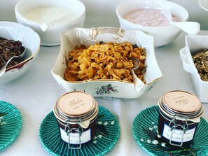 每日供应欧陆式早餐（每人 EUR 24）