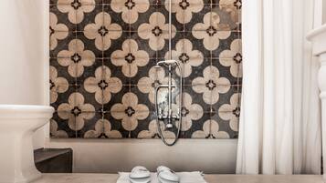 Suite | Bathroom | Free toiletries, hair dryer, bathrobes, slippers